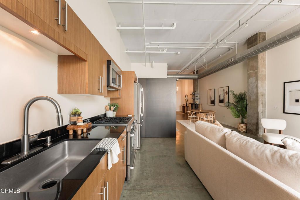 Image 24 of property listing at 510 S Hewitt Street 514, Los Angeles, CA 90013