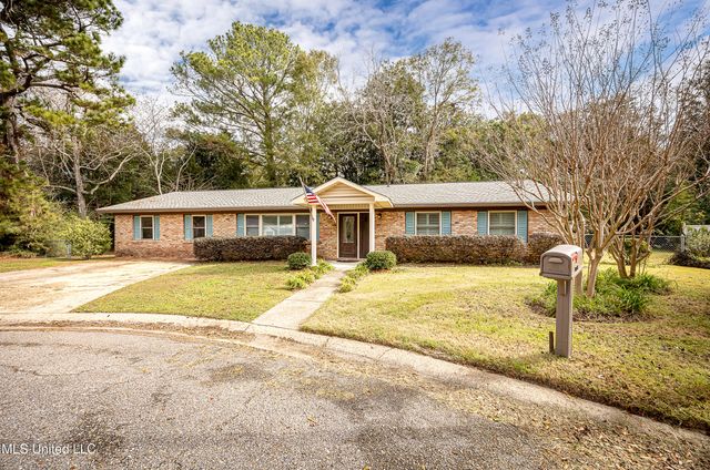 1107 Le Badine Court, Ocean Springs, MS 39564