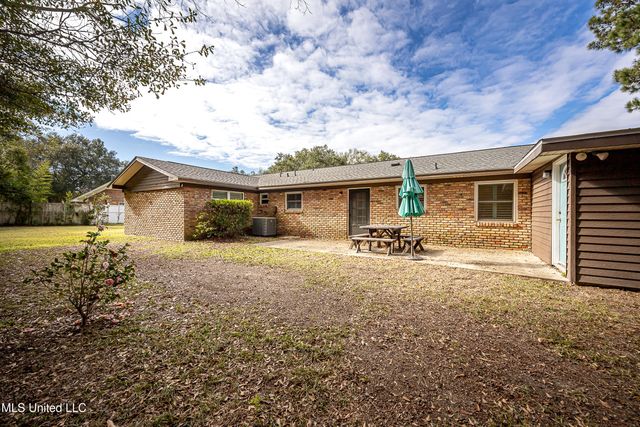 1107 Le Badine Court, Ocean Springs, MS 39564