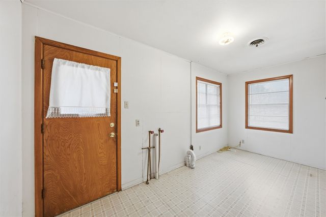 511 S Harrison Street, West, TX 76691