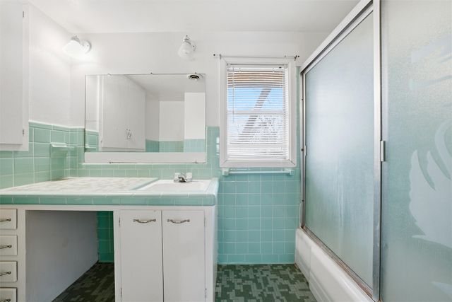 511 S Harrison Street, West, TX 76691