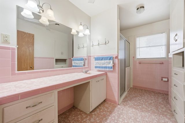 511 S Harrison Street, West, TX 76691