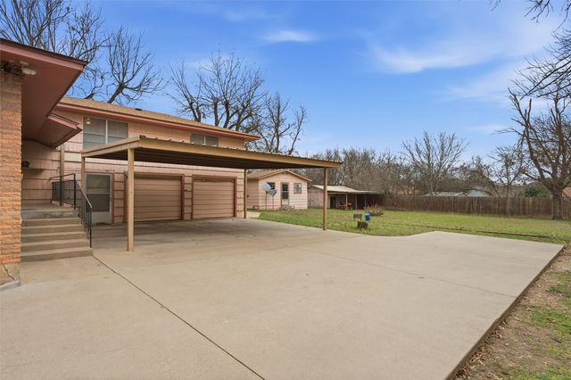 511 S Harrison Street, West, TX 76691