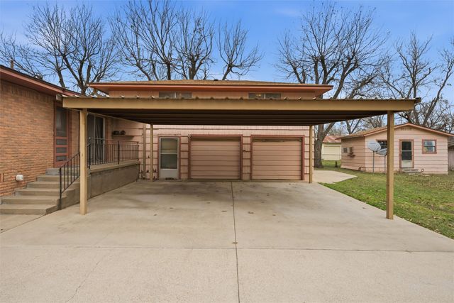 511 S Harrison Street, West, TX 76691