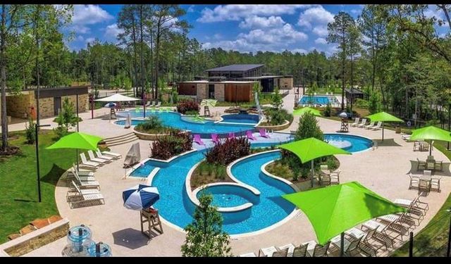 135 Teralyn Grove Loop, Conroe, TX 77318