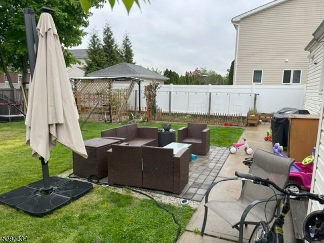 43 Birchwood Dr, Elmwood Park Boro, NJ 07407