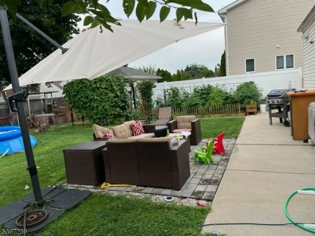 43 Birchwood Dr, Elmwood Park Boro, NJ 07407