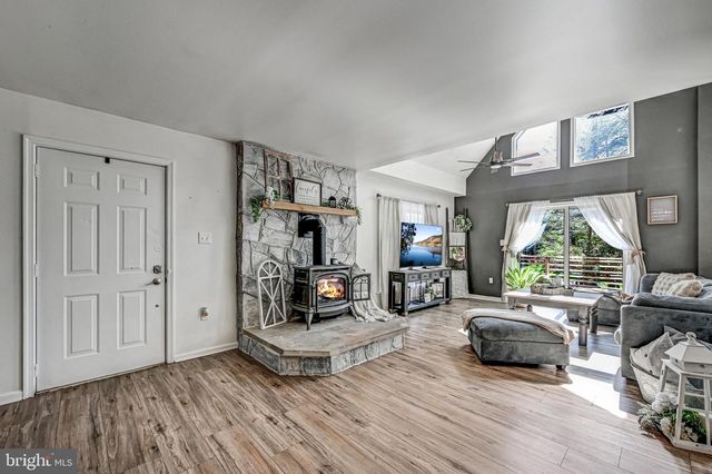 148 POCONO RD, Albrightsville, PA 18210