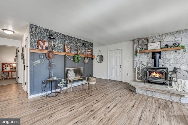 148 POCONO RD, Albrightsville, PA 18210