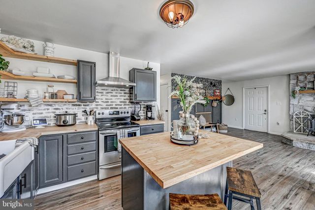 148 POCONO RD, Albrightsville, PA 18210