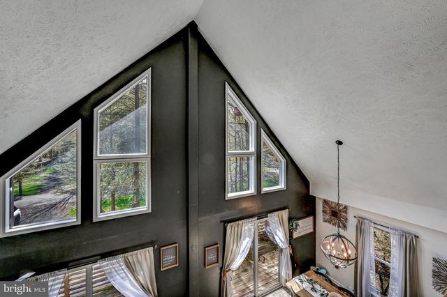 148 POCONO RD, Albrightsville, PA 18210