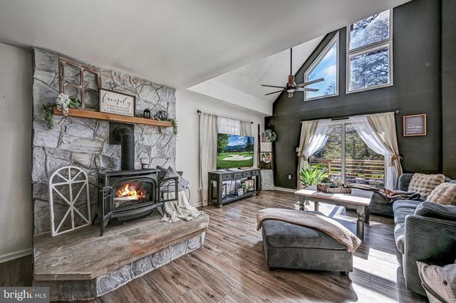 148 POCONO RD, Albrightsville, PA 18210