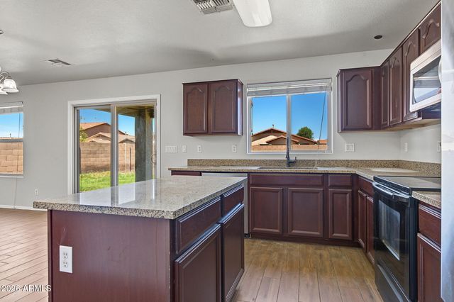 1084 E KELSI Avenue, San Tan Valley, AZ 85140