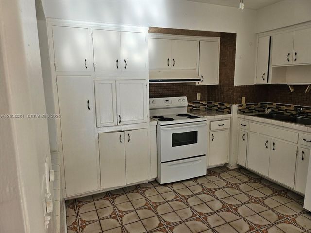 709 NE 4th Ct 6, Hallandale Beach, FL 33009