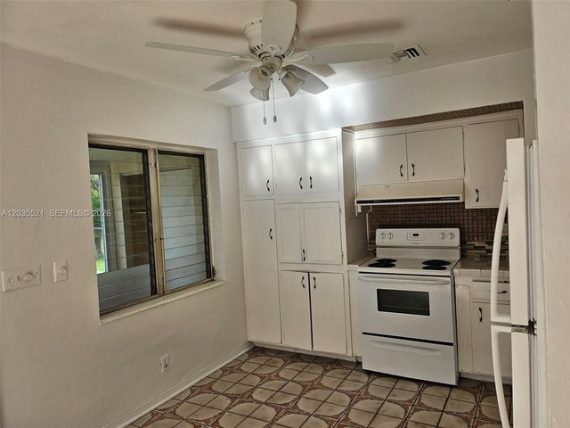 709 NE 4th Ct 6, Hallandale Beach, FL 33009