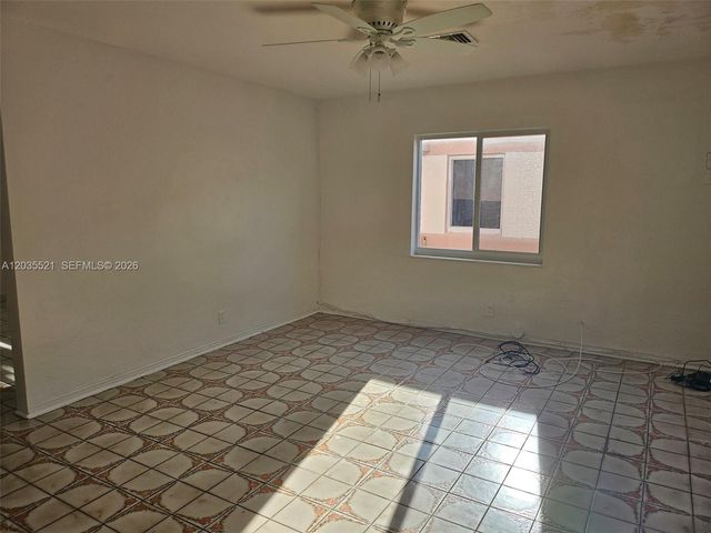 709 NE 4th Ct 6, Hallandale Beach, FL 33009
