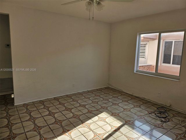 709 NE 4th Ct 6, Hallandale Beach, FL 33009