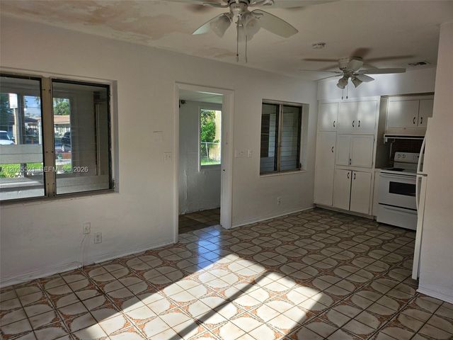 709 NE 4th Ct 6, Hallandale Beach, FL 33009