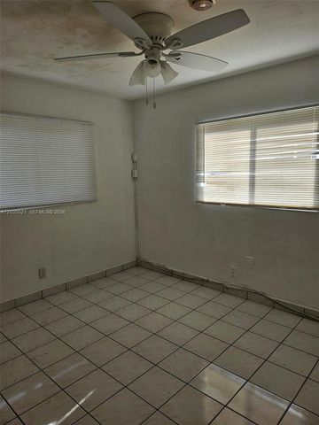 709 NE 4th Ct 6, Hallandale Beach, FL 33009