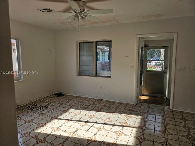 709 NE 4th Ct 6, Hallandale Beach, FL 33009