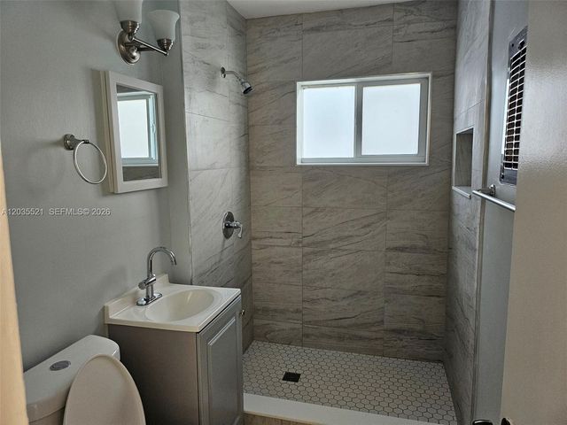 709 NE 4th Ct 6, Hallandale Beach, FL 33009