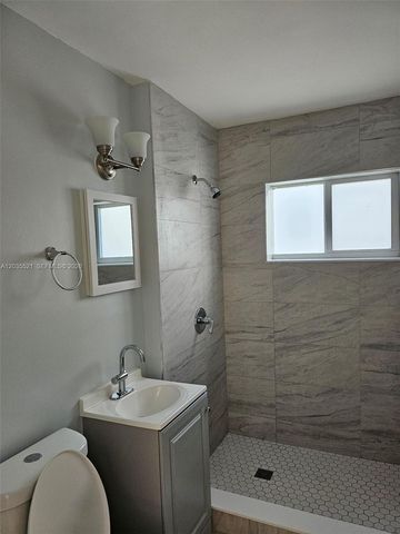 709 NE 4th Ct 6, Hallandale Beach, FL 33009