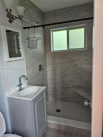 709 NE 4th Ct 6, Hallandale Beach, FL 33009