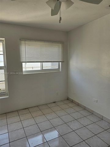 709 NE 4th Ct 6, Hallandale Beach, FL 33009
