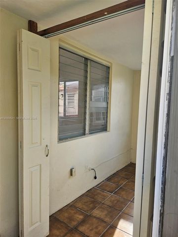709 NE 4th Ct 6, Hallandale Beach, FL 33009