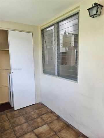 709 NE 4th Ct 6, Hallandale Beach, FL 33009