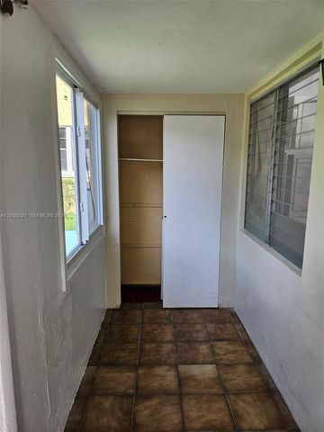 709 NE 4th Ct 6, Hallandale Beach, FL 33009