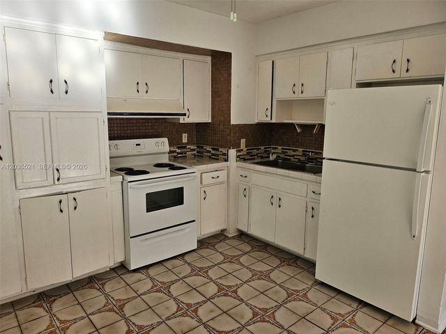 709 NE 4th Ct 6, Hallandale Beach, FL 33009