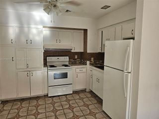 709 NE 4th Ct 6, Hallandale Beach, FL 33009