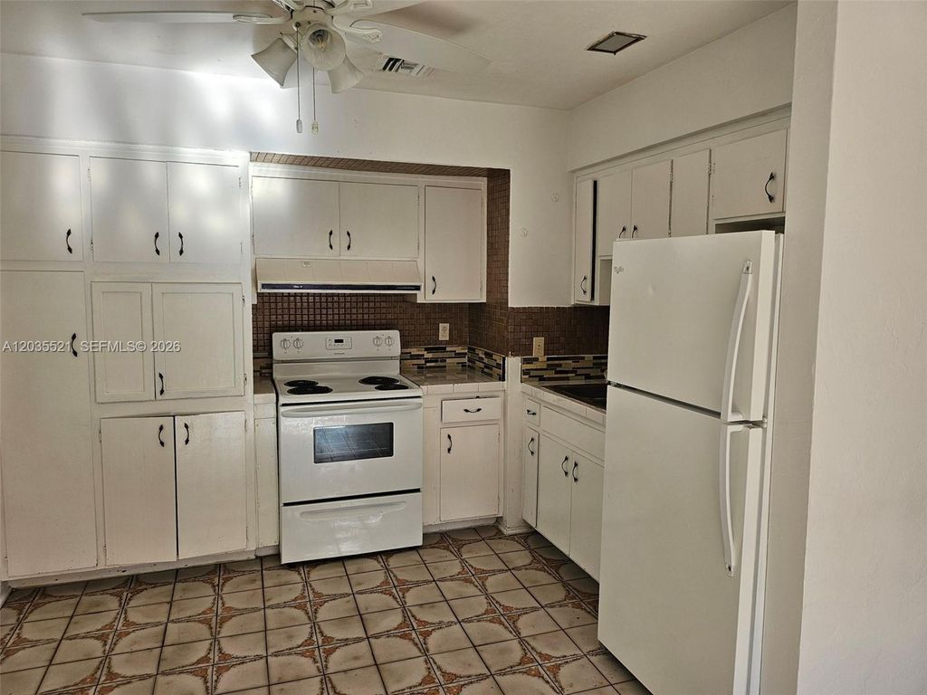 709 NE 4th Ct 6, Hallandale Beach, FL 33009