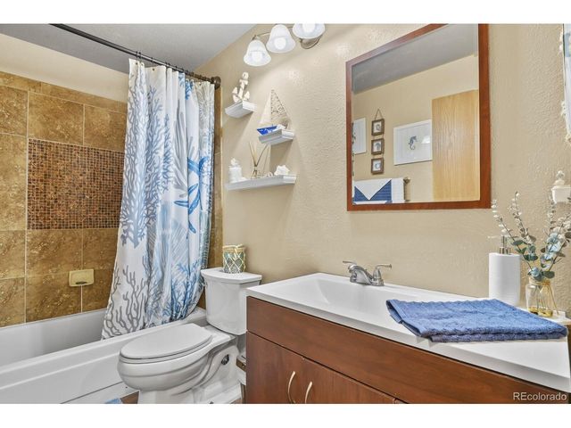 9749 W Fairview Ave, Littleton, CO 80127