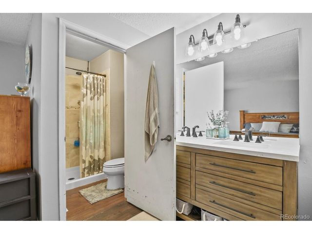 9749 W Fairview Ave, Littleton, CO 80127