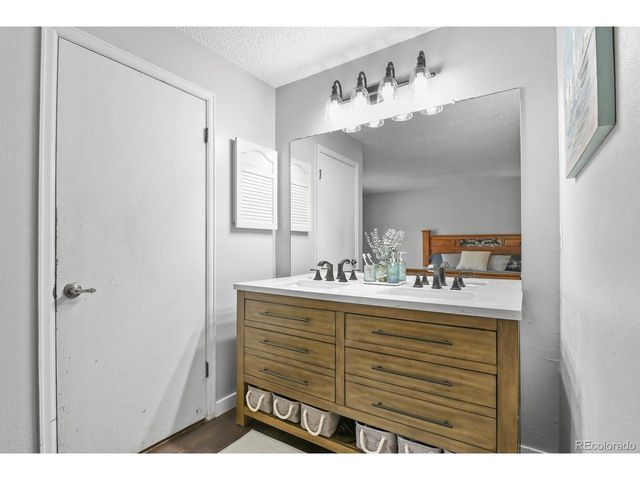 9749 W Fairview Ave, Littleton, CO 80127