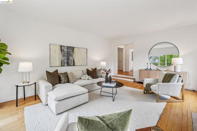 4737 Virginia Ave, Oakland, CA 94619