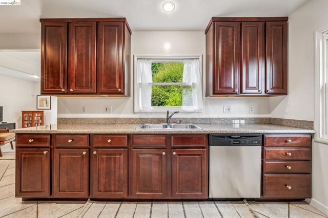 4737 Virginia Ave, Oakland, CA 94619