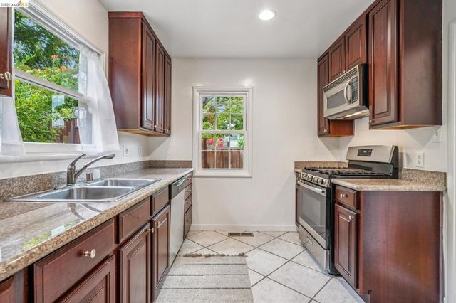 4737 Virginia Ave, Oakland, CA 94619