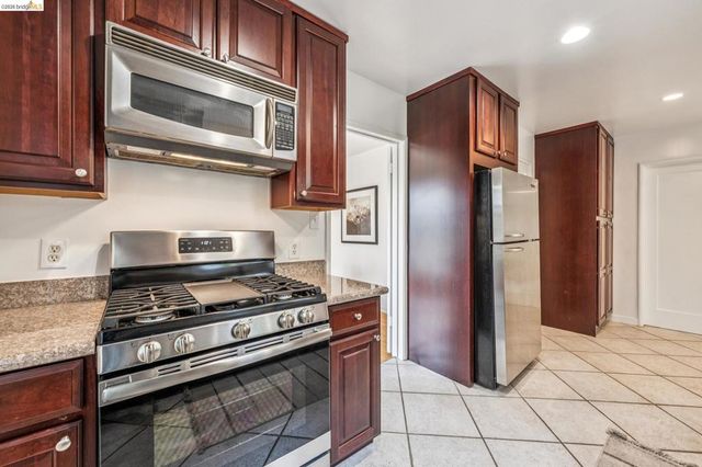 4737 Virginia Ave, Oakland, CA 94619