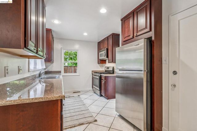 4737 Virginia Ave, Oakland, CA 94619