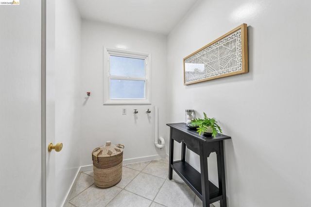 4737 Virginia Ave, Oakland, CA 94619