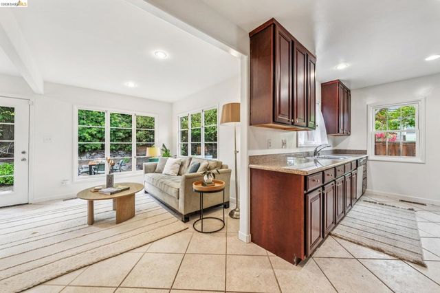 4737 Virginia Ave, Oakland, CA 94619