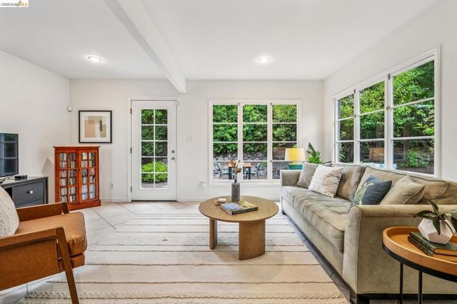 4737 Virginia Ave, Oakland, CA 94619