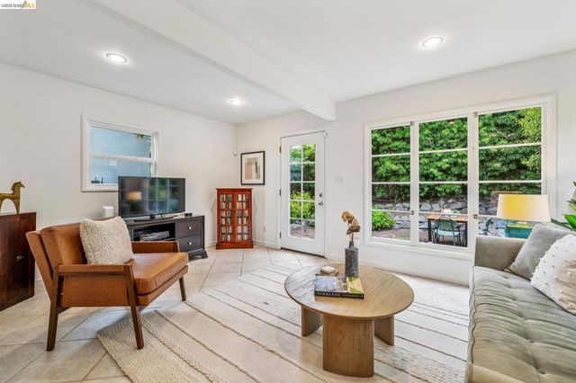 4737 Virginia Ave, Oakland, CA 94619