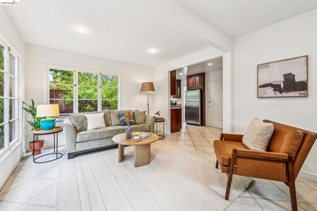 4737 Virginia Ave, Oakland, CA 94619