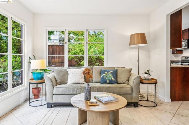 4737 Virginia Ave, Oakland, CA 94619