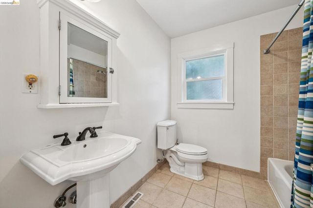 4737 Virginia Ave, Oakland, CA 94619