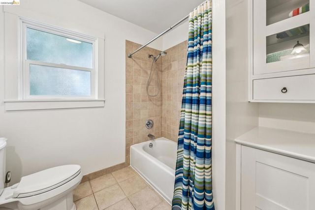 4737 Virginia Ave, Oakland, CA 94619